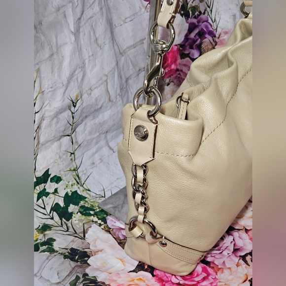 LIKE NEW COACH LEATHER SHOULDER BAG - Picture 9 of 11